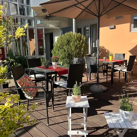 Matchpoint Hotel 2*